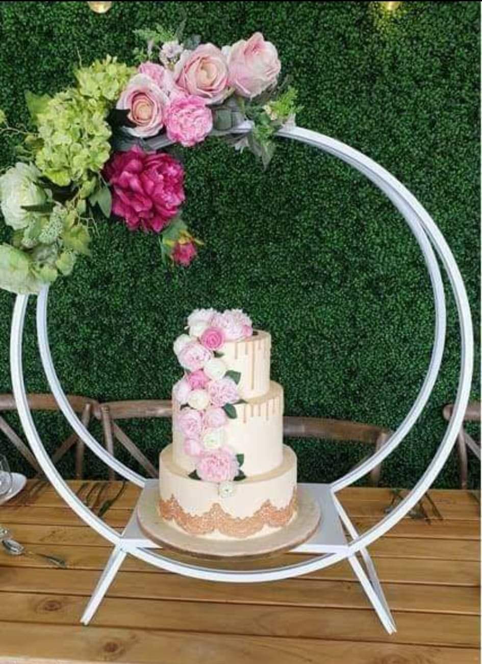 Wedding Rings - Top Off the Cake with This Idea | Spring wedding cake,  Pretty wedding cakes, Silhouette cake